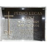 Placa de Nicho en granito con Cruz e Inscripción de Bronce Satinado